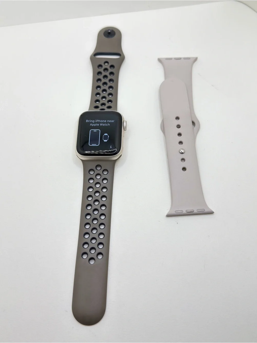 Apple Smartwatch with TWO Sport Band SE 40MM